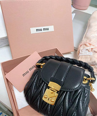 miumiu小到不能再小的迷你包包,好适合夏天!