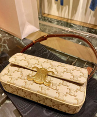 ���ڵȵ���Celine������Ҹ�°�����׬�˵ĸо�