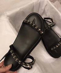 ���ÿ�����Ь ��ֵ�ܸߣ�һ�۾Ͱ�����