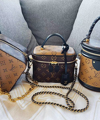 ����һ����3��LVƴɫ�ϻ�С�����������ҵ���ͷ��