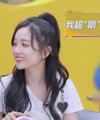 吴宣仪被网友说穿搭土,随后买下一整个系列...