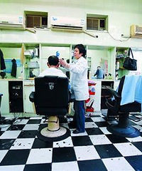 路边剪头发30块的理发店,和上百上千的美发店,剪发技术真大吗?