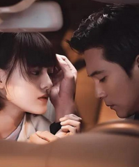 �������п�˧������һ����һ�߻���