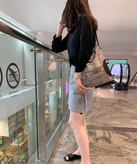 有多少人和我一样担心紫色显黑?没想到这条紫色裙子这么惊喜