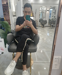 93年174CM的小哥征婚,希望对方有自己稳定的工作