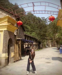 ��ĩȥ��ʢ����ת��һȦ����Ȼ���ְ������Ʒ�ƣ���ͦ����