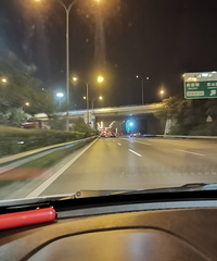 大半夜突然腹痛,一个人也撑着开车去了医院
