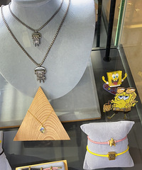 �ܴ����౦���������б��ȵ�