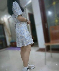 只有我觉得这样塔配真的又丑又土吗?裙子短裤下面穿旅游鞋...