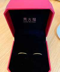 周大福黄金戒指叠带 ,款式简洁时尚,不老气