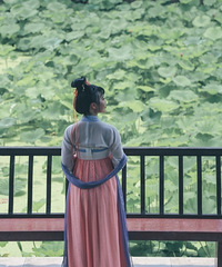 穿上汉服相遇华岩夏荷初绽时。。【2021第2届写真秀】