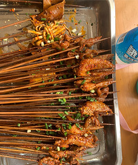 һ�����ɽ8������꣬ÿһ�Ҷ�ץס���ҵ�θ