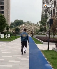 3月换到新工作岗位却意外受伤独自住院,还要坚持杵拐杖跑装修