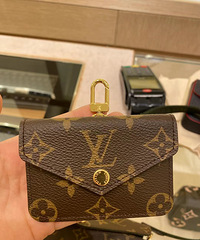 LV新款三合一怎么讲呢,比之前的链条包更小巧了