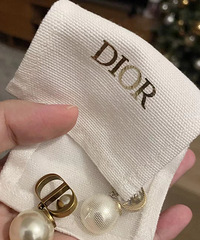 Dior�����û�к��������ϵ��Ҳ��������ֻ�и�������..