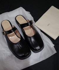 ����һ˫����С��Ʒ�Ƶ�Ь��ţƤ�����ر���Ŵ