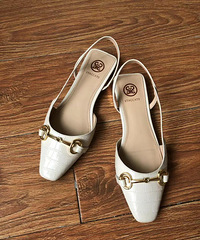 ˼��ͼ��˫Ь������һ���£��Ŵ���û���Σ�Ь����ƴ����ѿ���