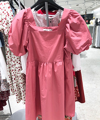 商场年中折扣好给力,衣服买了一大堆