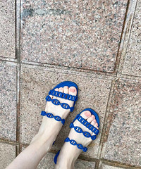 �������Ь�����ˣ������ɫ��ľ��԰ף�