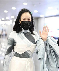 钟丽缇越老越放得开!“内衣外穿”活力又时髦,完全不像50岁