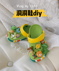 超级可爱的洞洞鞋DIY,穿出去完全不会撞鞋