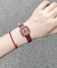 С���ֱ��ֲݣ����ź���ɫ�����԰ף�СС�ģ��Եúܾ��£�