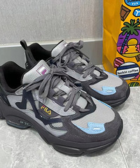 �����˫Ь��İ��ˣ���ֵ���ߵİ�����