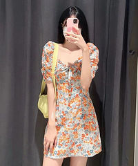 UR新品,夏日碎花裙,这个花色好特别
