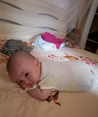 今年过年我家乖乖啦!我媳妇叫我来帮女儿相个娃娃亲