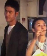 ������������8���£�Ů������