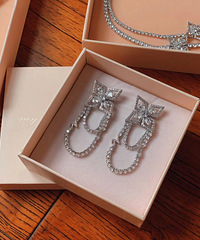 С��Ʒ����Ʒ���䣬ÿ�����ζ������þ���