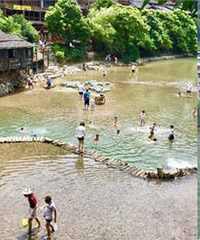 带上老小坐高铁黔行,住的民宿都超值