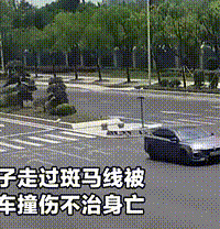 女子打伞走过斑马线被吊车碾压致死