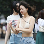 天街的小姐姐好敢穿