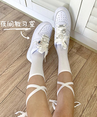 小众袜子合集!穿上这些袜子出街,你绝对会被街拍
