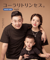 在焦糖拍了一组可口可乐味道的亲子照,才399元好喜欢~
