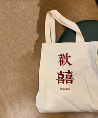 你的衣柜可不能少了一条小黑裙耶!这款帆布包也巨好看