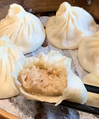 ���������ͽ�����ԵĲ͹ݣ��ǵص����Ϻ�ζ��