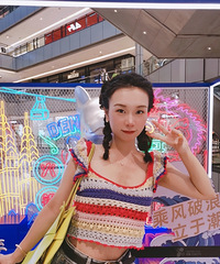 新买的小背心超级乖,夏天出门逛街青春又舒服