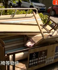 为了逃离“恶魔”爸爸,14岁的他在地库住了三年