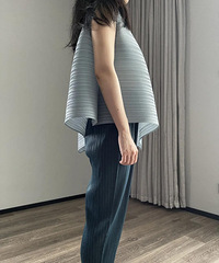 看不懂现在的衣服,这件穿上就是个台灯罩子,还卖的这么火