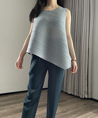 看不懂现在的衣服,这件穿上就是个台灯罩子,还卖的这么火