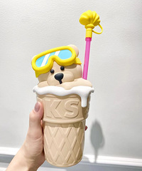 星巴克冰淇淋杯VS瑞幸黄桃奶茶杯,选哪个?