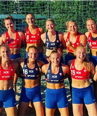 Ů�˶�Ա��װ��ʷ������Ӧ�ô�ʲô��