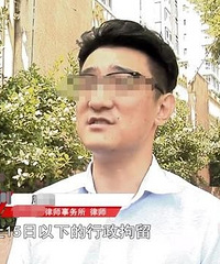 老人电梯内猥亵11岁女孩,事后因年纪大逃过一劫?