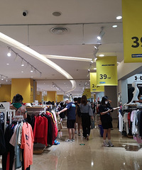 周末逛了bigoffs折扣店,衣服鞋子都好便宜