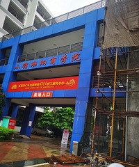 打卡小猪班纳工厂特卖场,凉鞋100块3双,包包2折