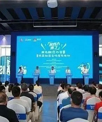 ��������ѧ����ѧ��9�¿�ѧ��У������У��ȷ����������Щ���