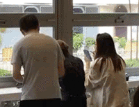 �����ڿ�������·�˴�ڨ