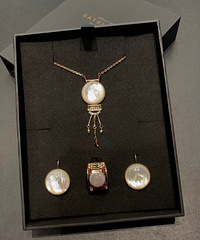 ����һ�������¶��ܰ��ķ�����ƷƷ��SATELLITE